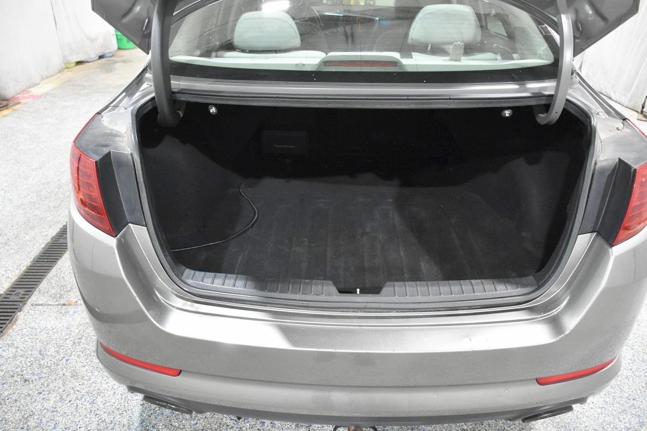 Kia Optima LX MT 2013