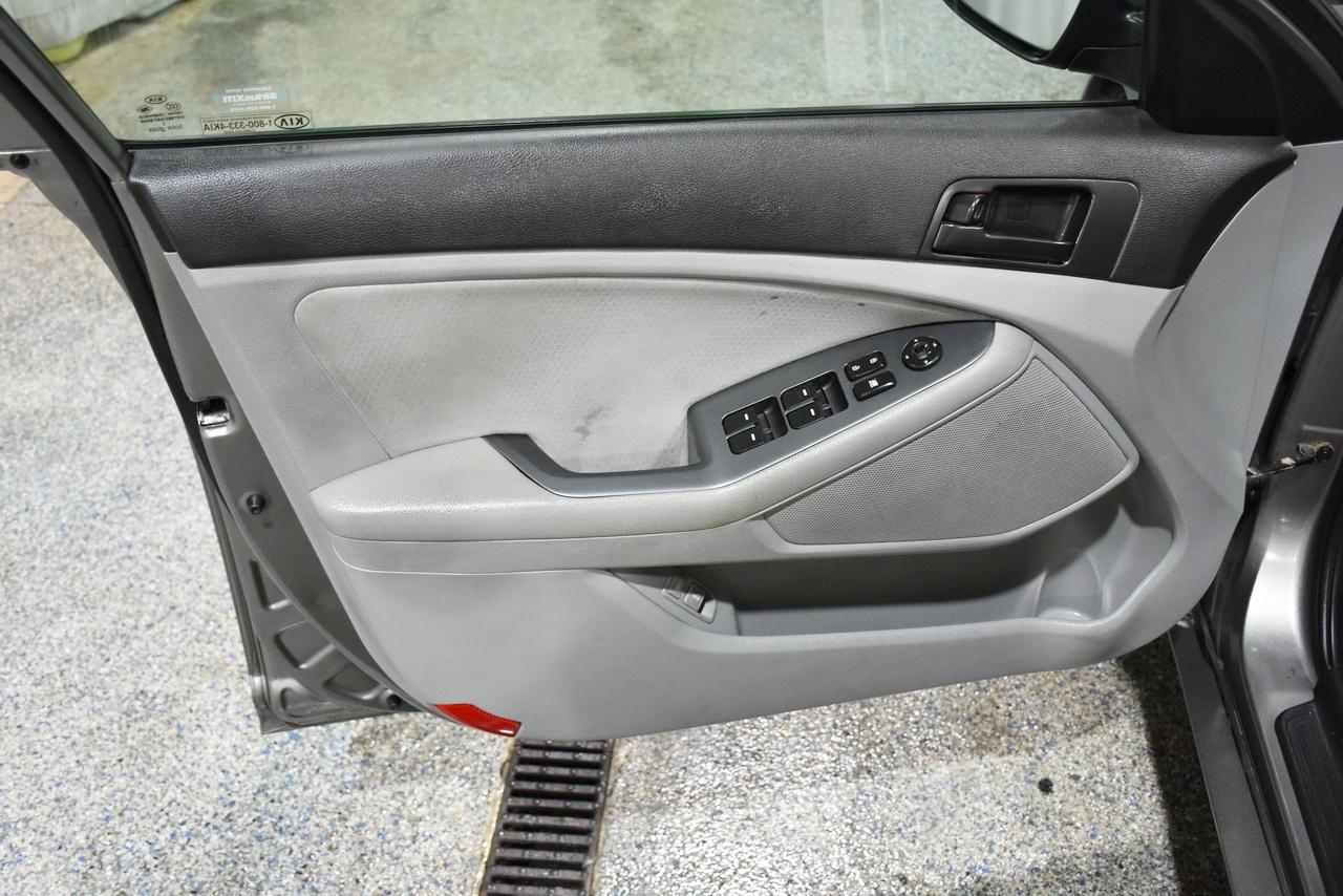 Kia Optima LX MT 2013