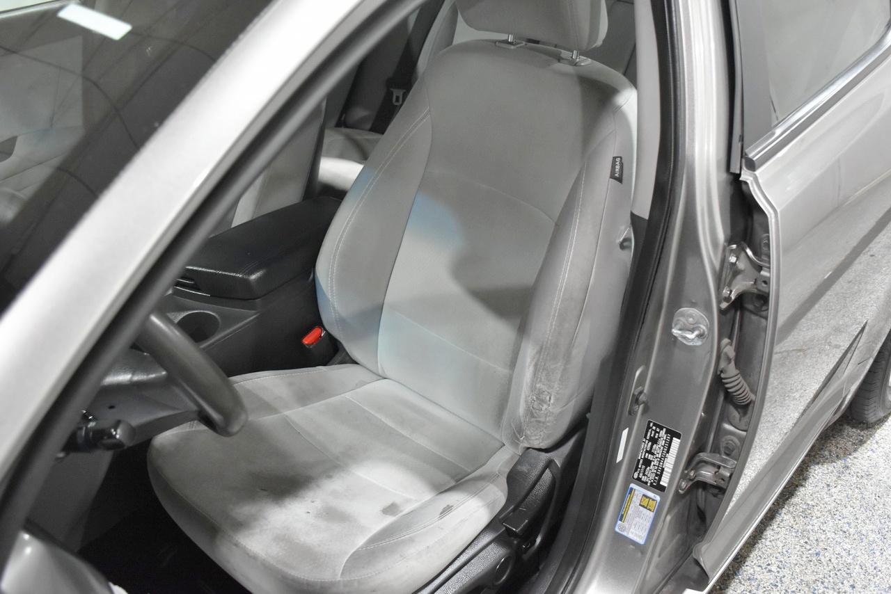 Kia Optima LX MT 2013