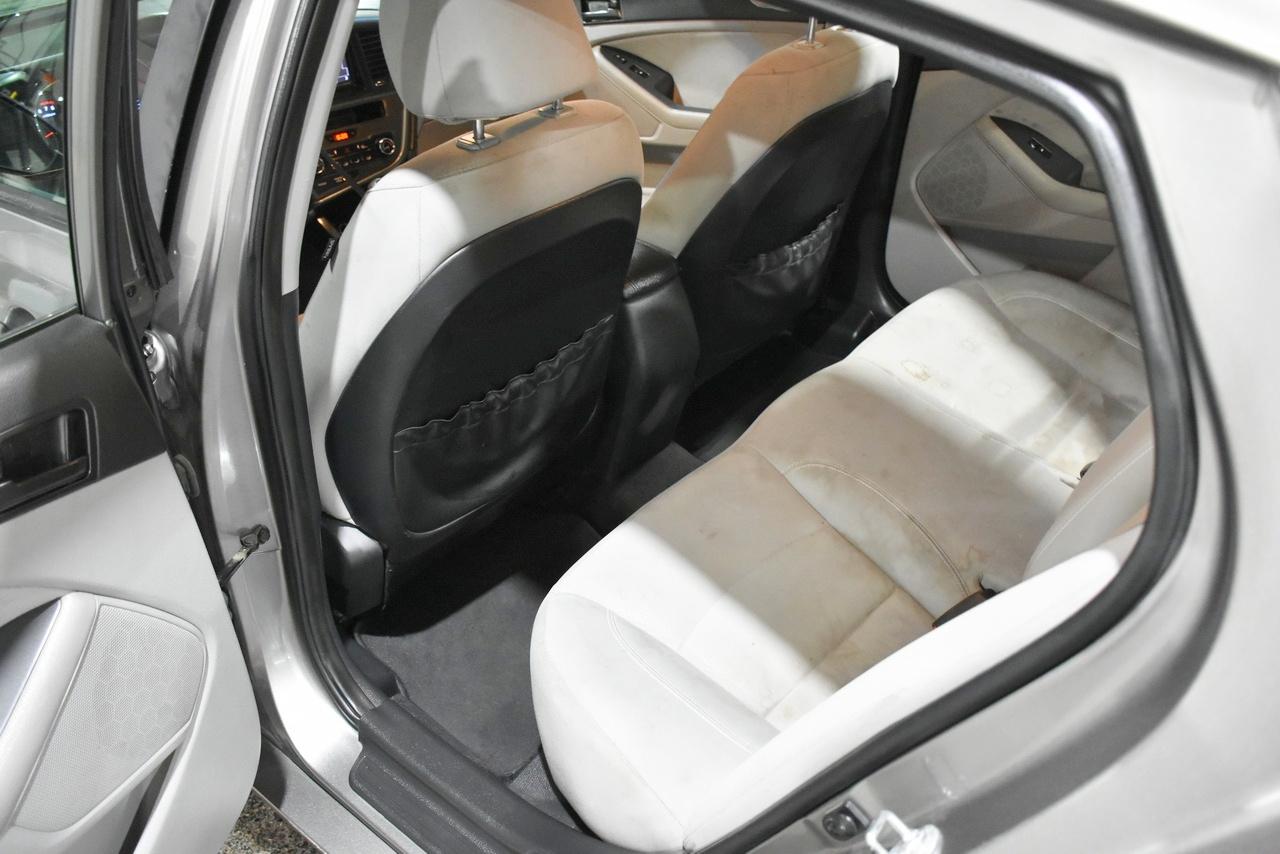 Kia Optima LX MT 2013
