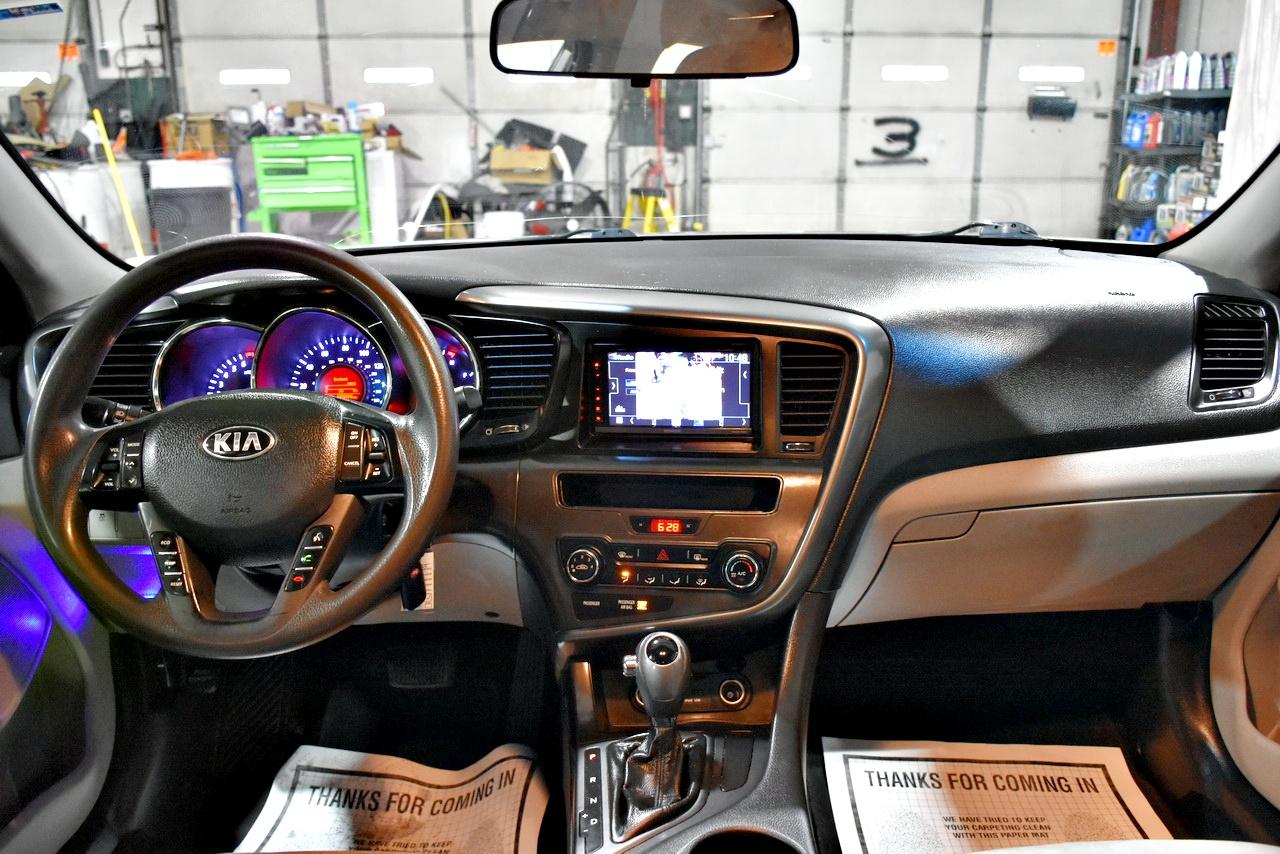 Kia Optima LX MT 2013