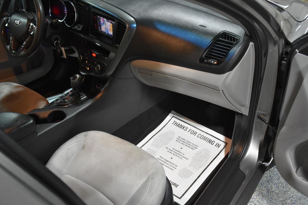 Kia Optima LX MT 2013