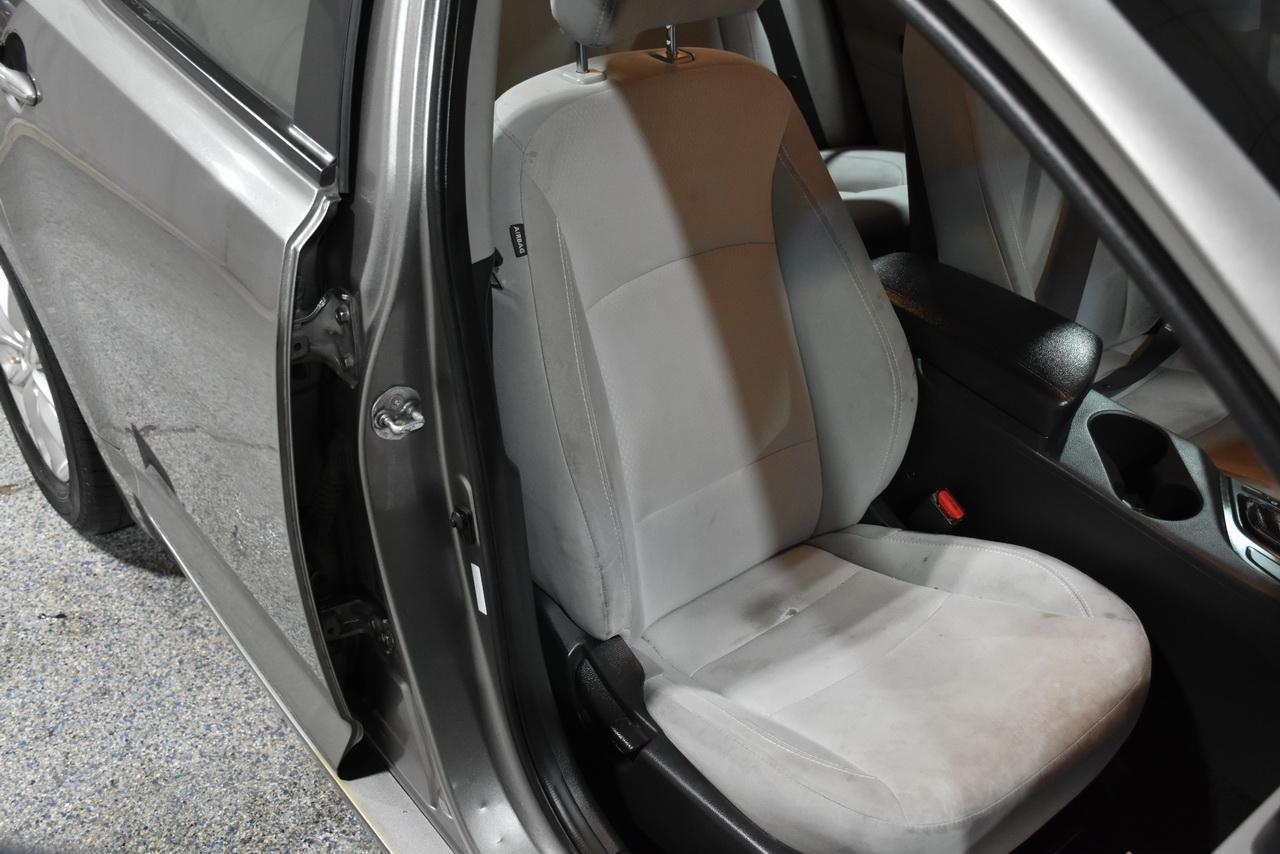 Kia Optima LX MT 2013