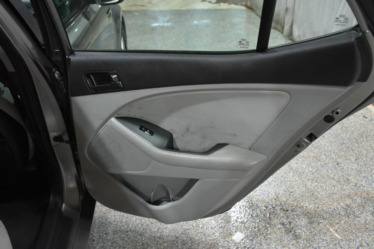 Kia Optima LX MT 2013