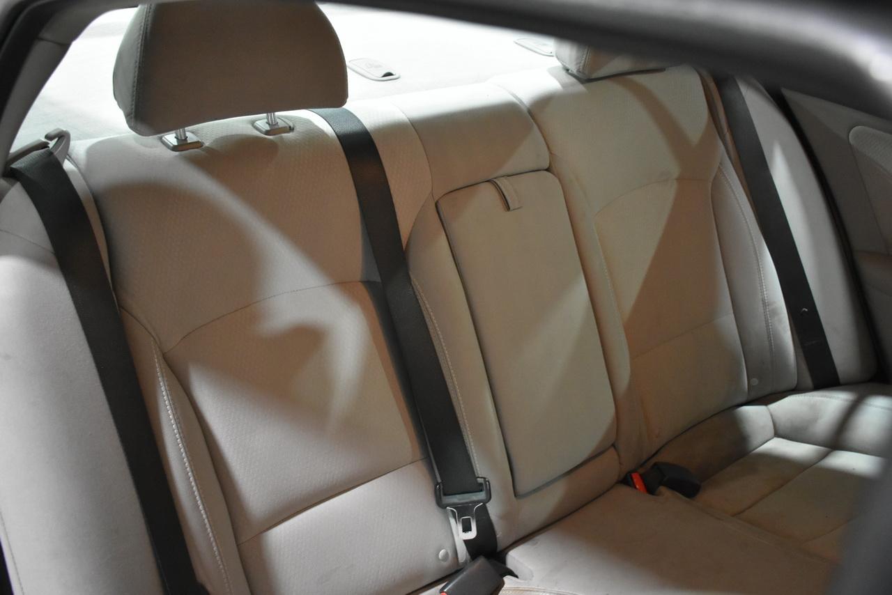 Kia Optima LX MT 2013