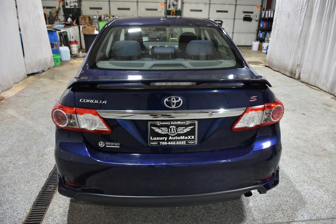 Toyota Corolla S 2011