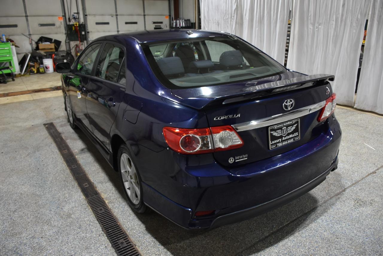 Toyota Corolla S 2011