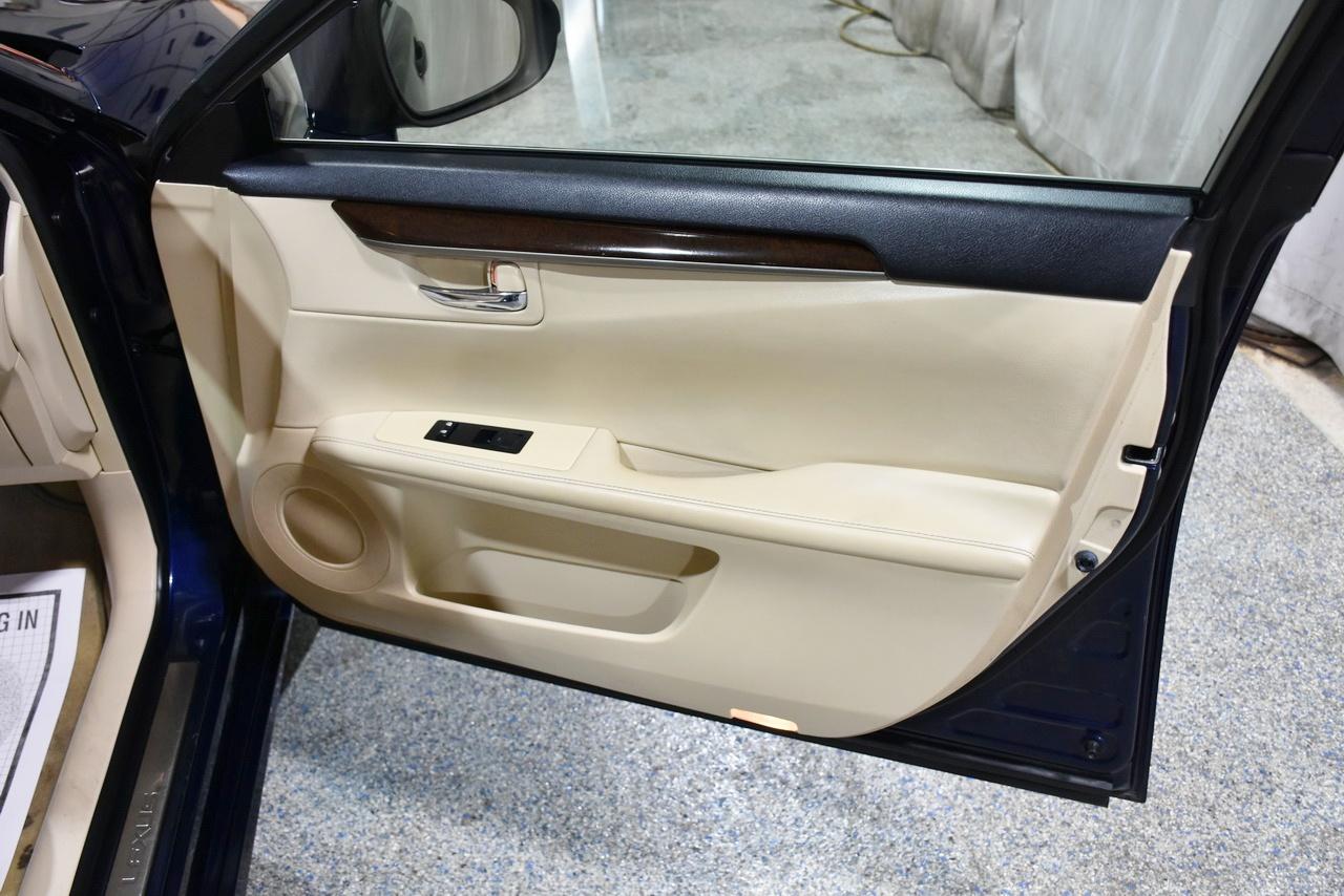 Lexus ES 350 Sedan 2014