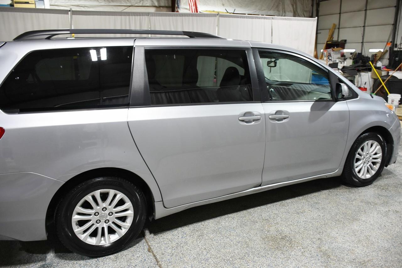 Toyota Sienna XLE FWD 8-Passenger V6 2012