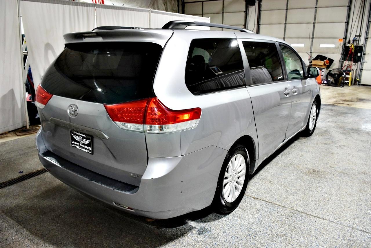 Toyota Sienna XLE FWD 8-Passenger V6 2012