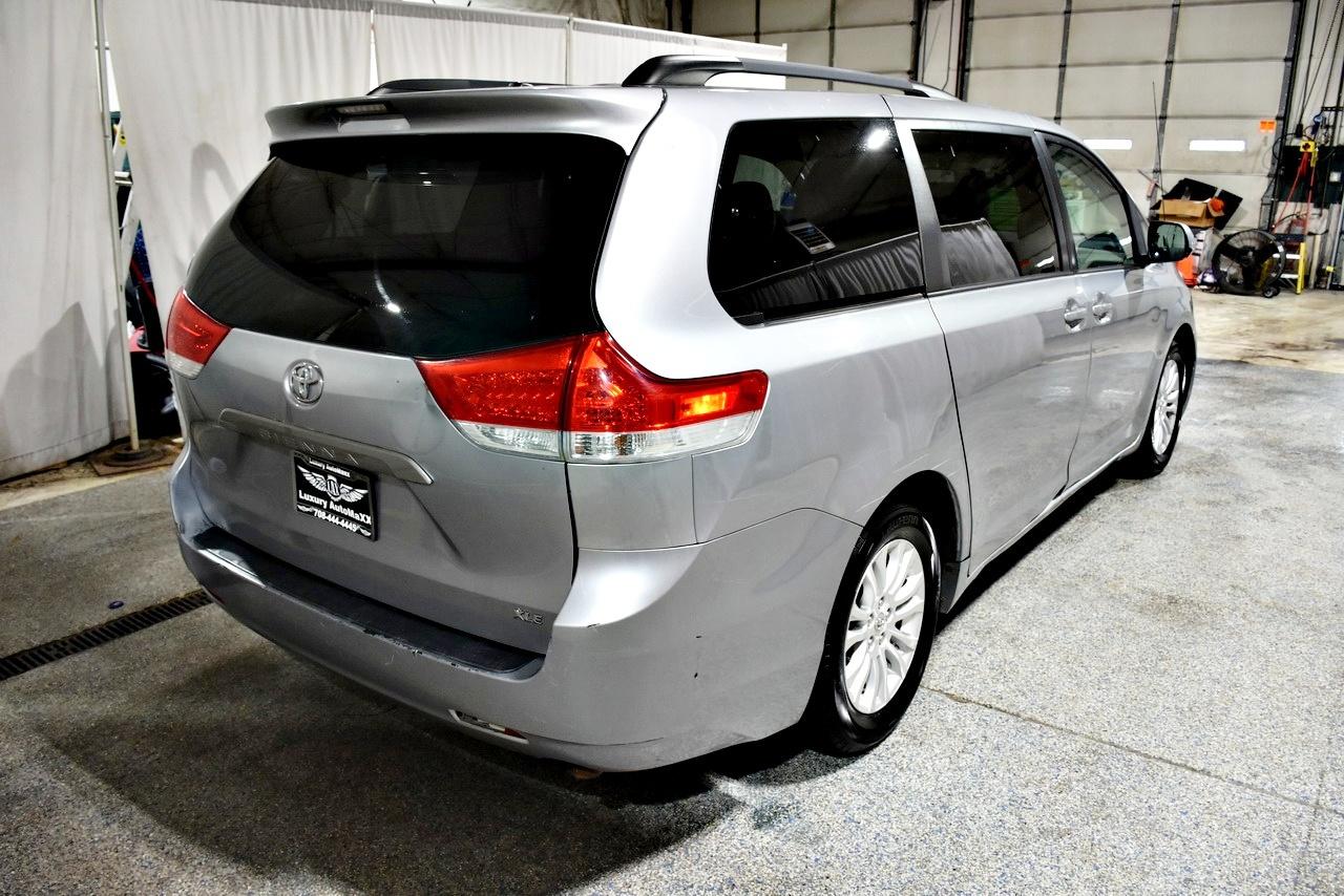 Toyota Sienna XLE FWD 8-Passenger V6 2012