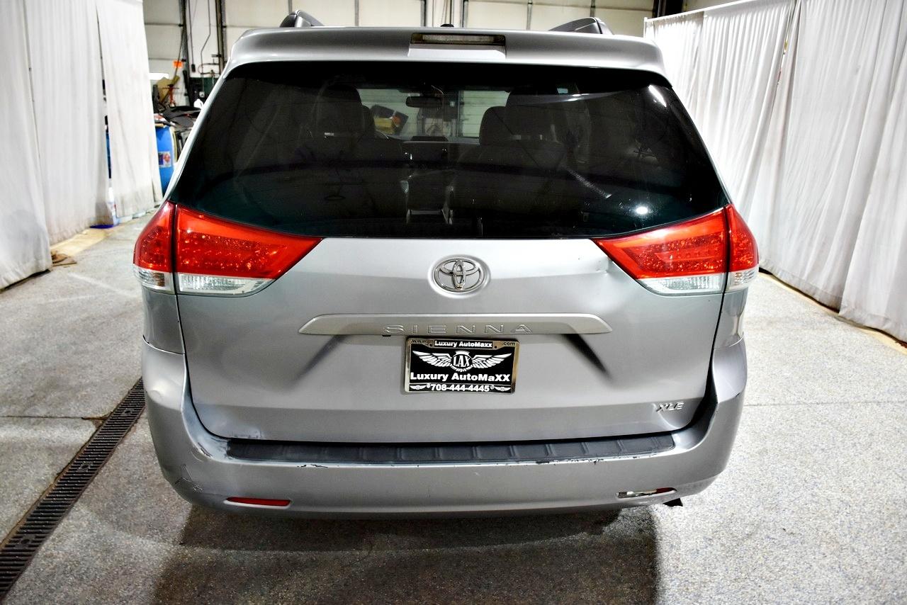 Toyota Sienna XLE FWD 8-Passenger V6 2012