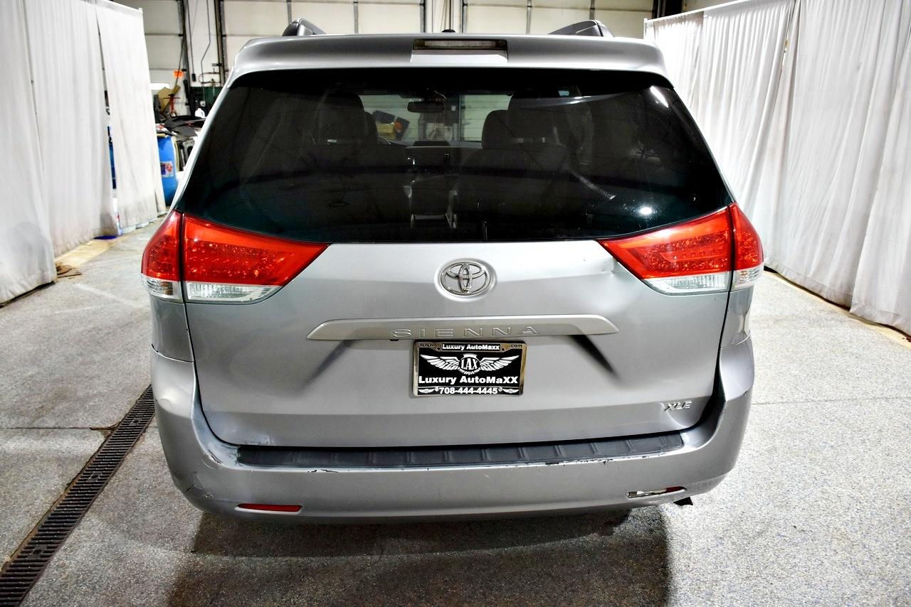 Toyota Sienna XLE FWD 8-Passenger V6 2012