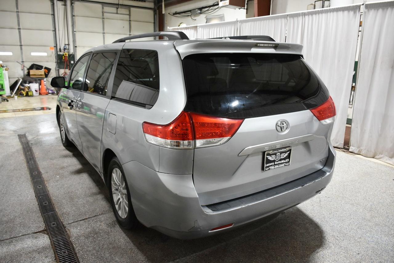 Toyota Sienna XLE FWD 8-Passenger V6 2012