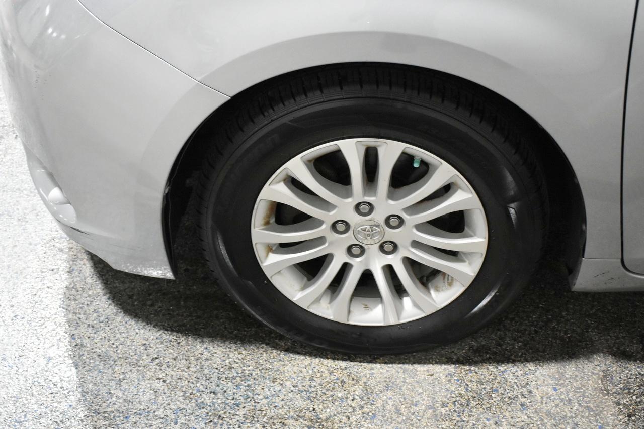 Toyota Sienna XLE FWD 8-Passenger V6 2012