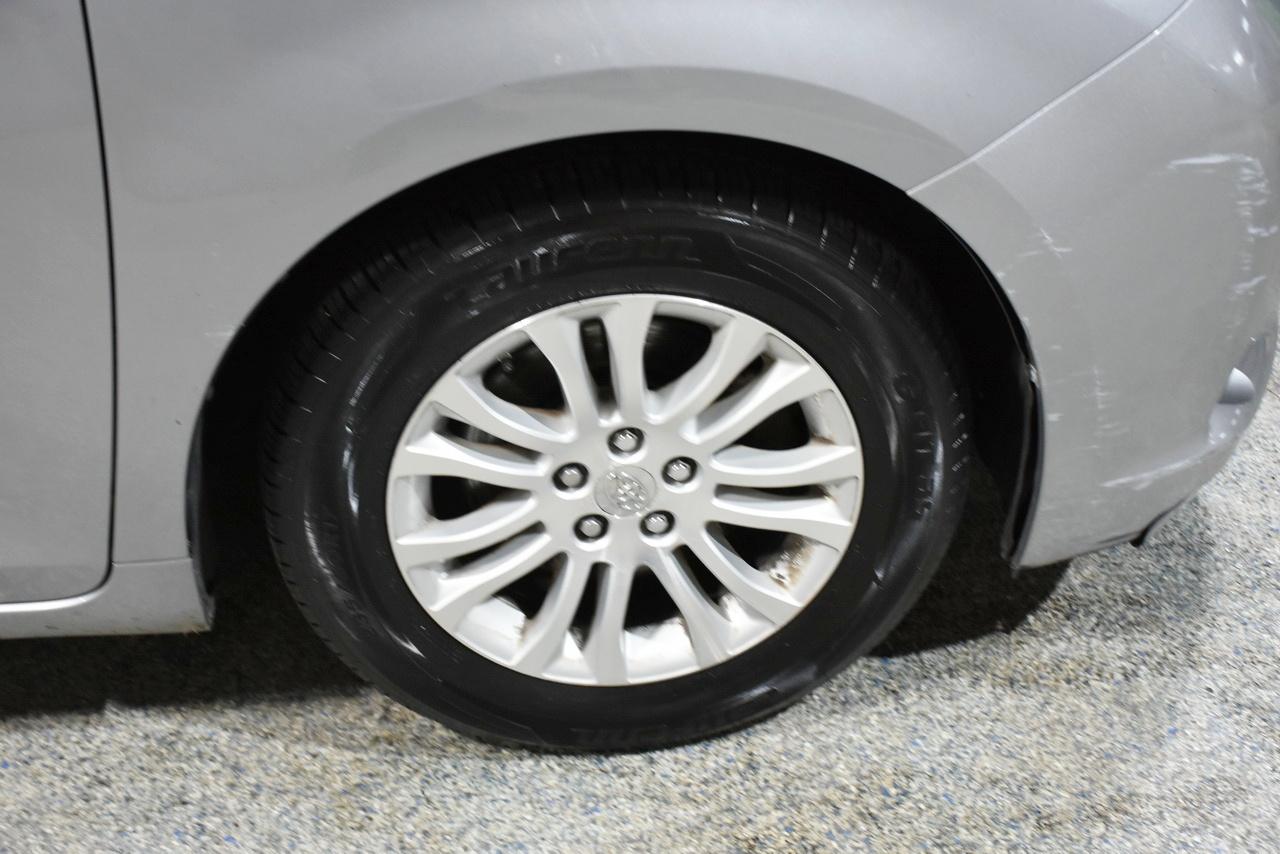 Toyota Sienna XLE FWD 8-Passenger V6 2012