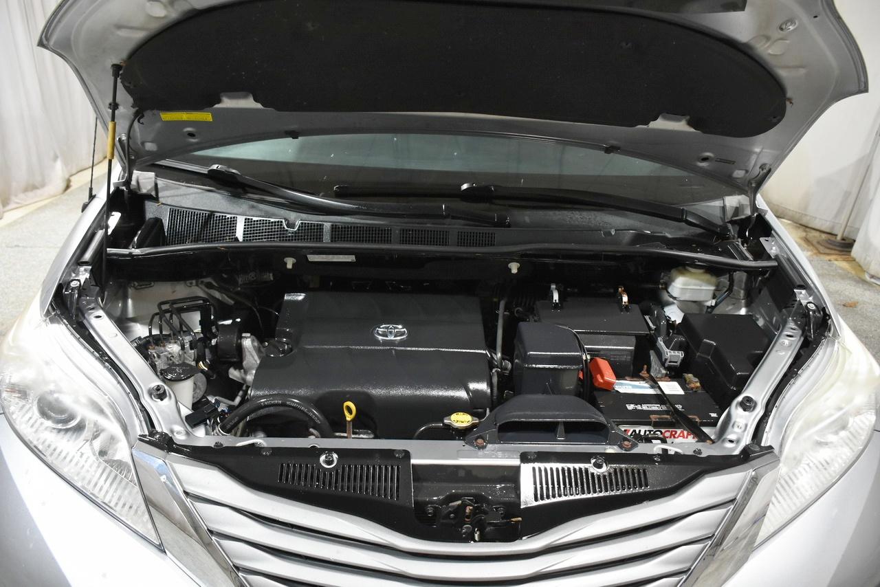 Toyota Sienna XLE FWD 8-Passenger V6 2012