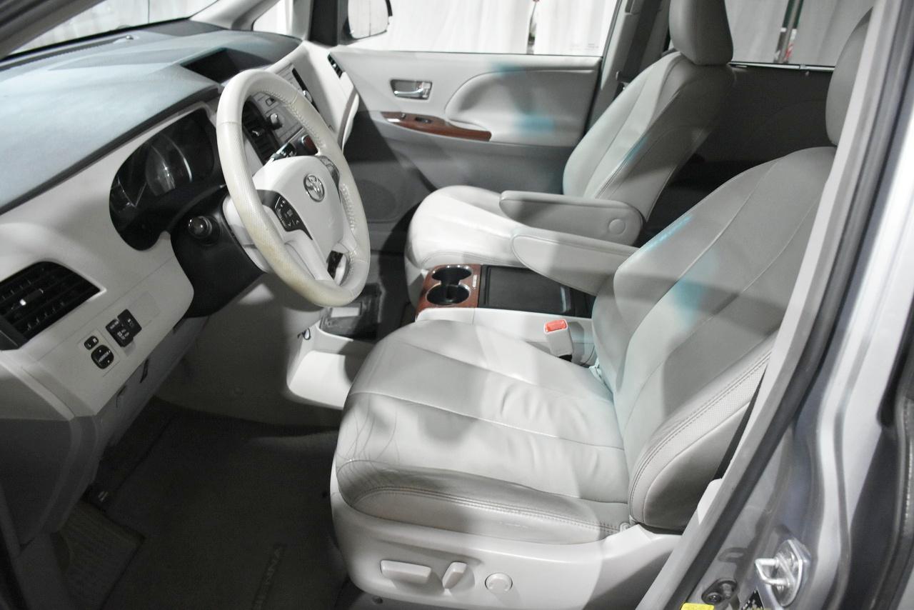 Toyota Sienna XLE FWD 8-Passenger V6 2012