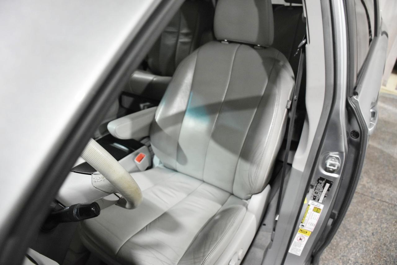 Toyota Sienna XLE FWD 8-Passenger V6 2012