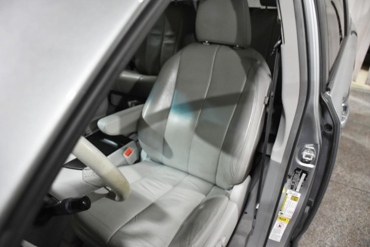 Toyota Sienna XLE FWD 8-Passenger V6 2012