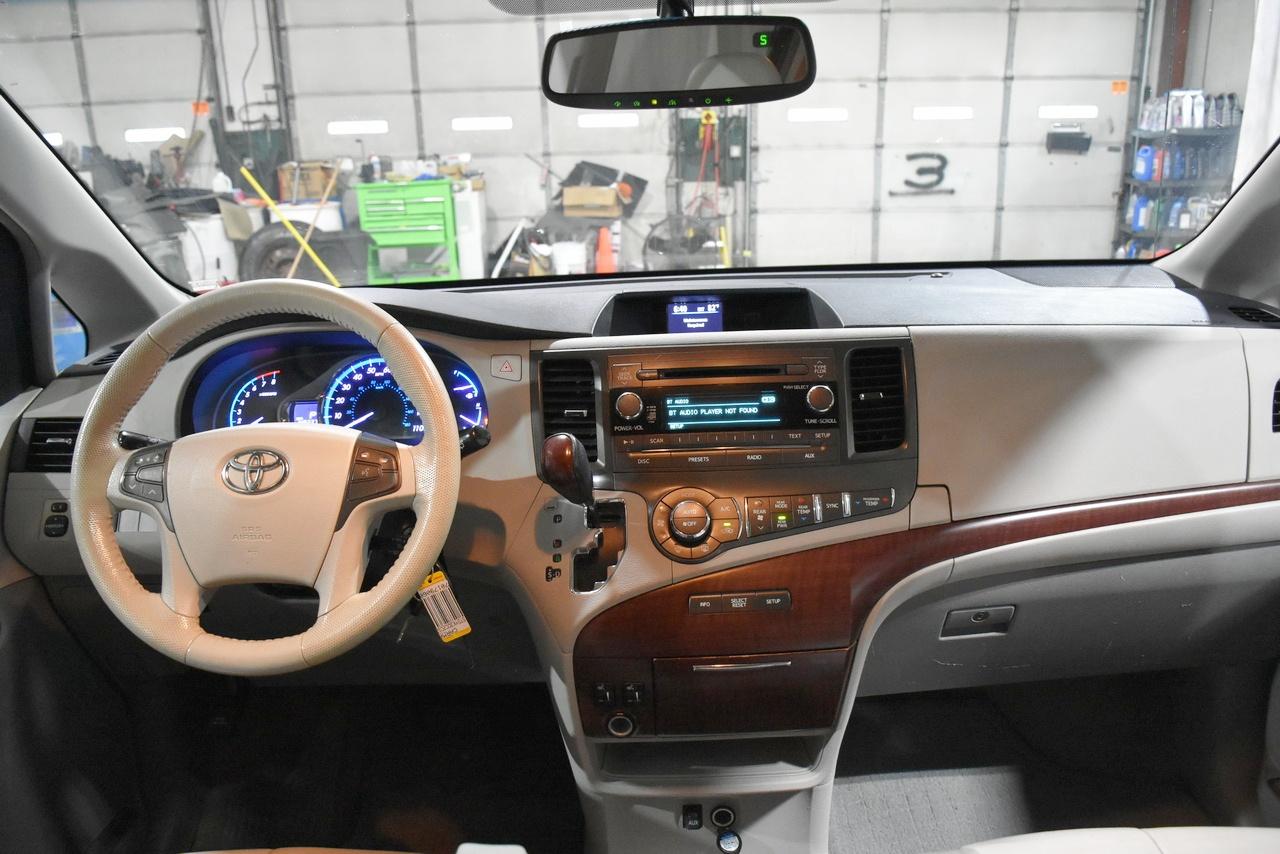 Toyota Sienna XLE FWD 8-Passenger V6 2012