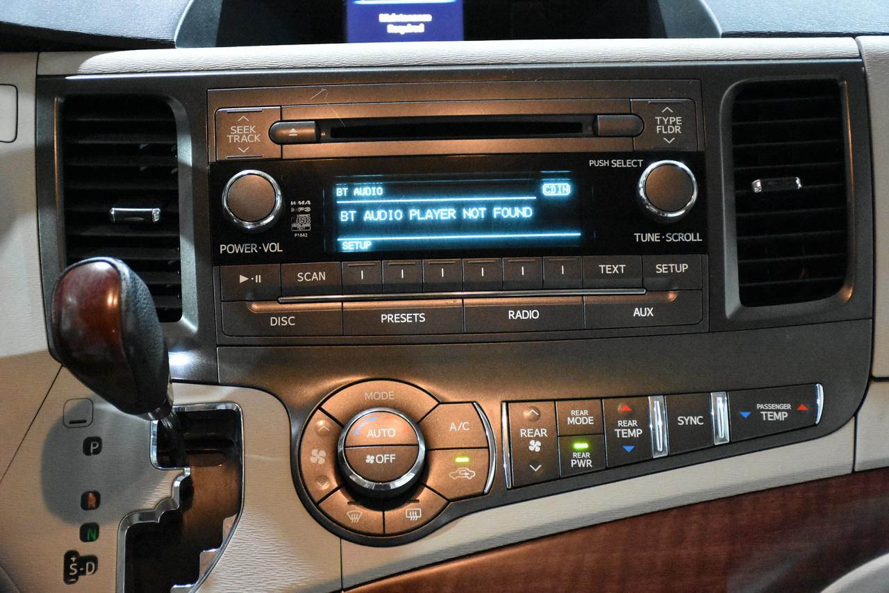 Toyota Sienna XLE FWD 8-Passenger V6 2012