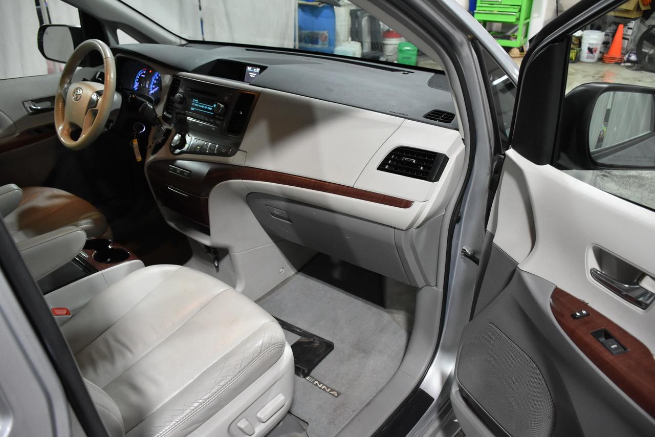 Toyota Sienna XLE FWD 8-Passenger V6 2012