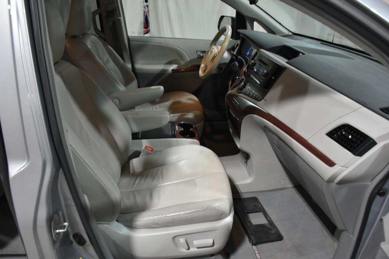 Toyota Sienna XLE FWD 8-Passenger V6 2012