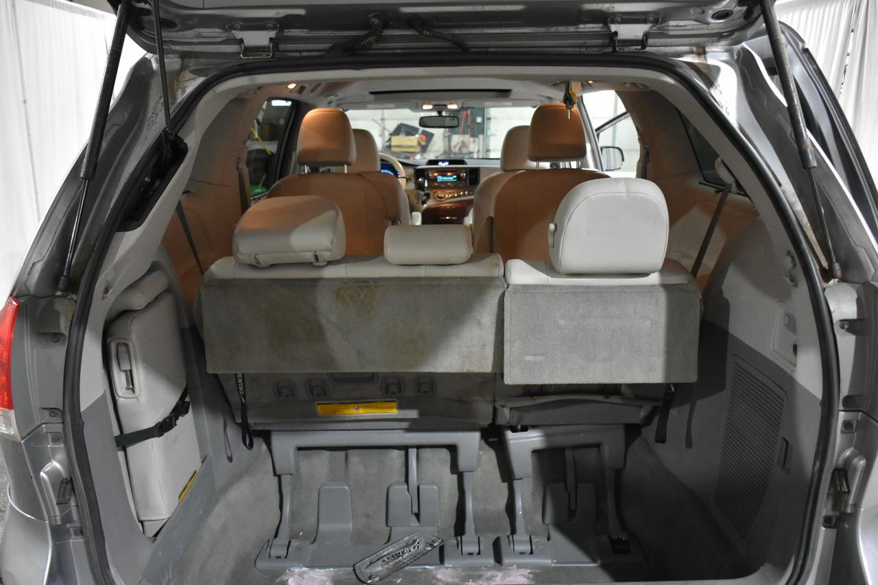 Toyota Sienna XLE FWD 8-Passenger V6 2012