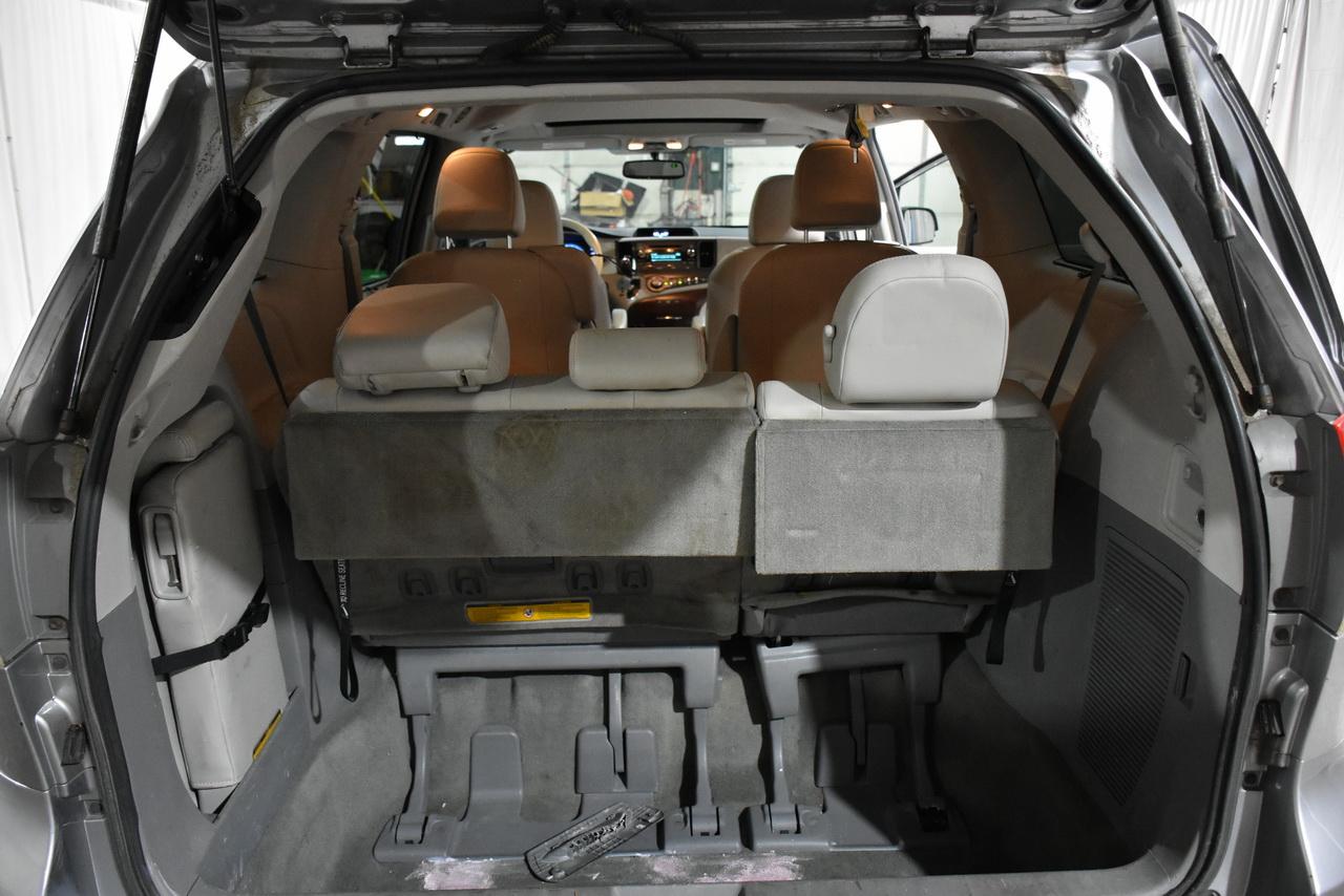 Toyota Sienna XLE FWD 8-Passenger V6 2012