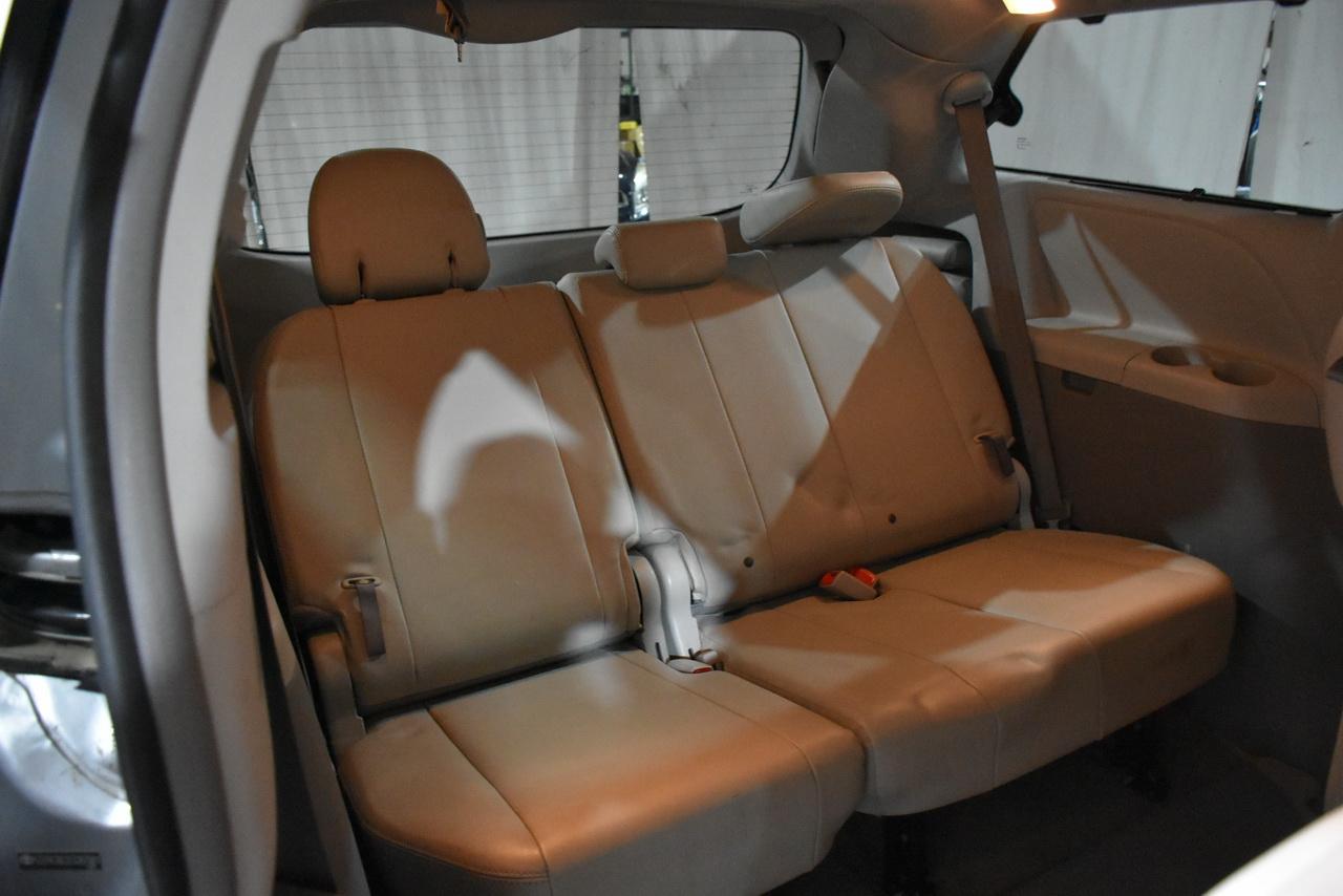 Toyota Sienna XLE FWD 8-Passenger V6 2012