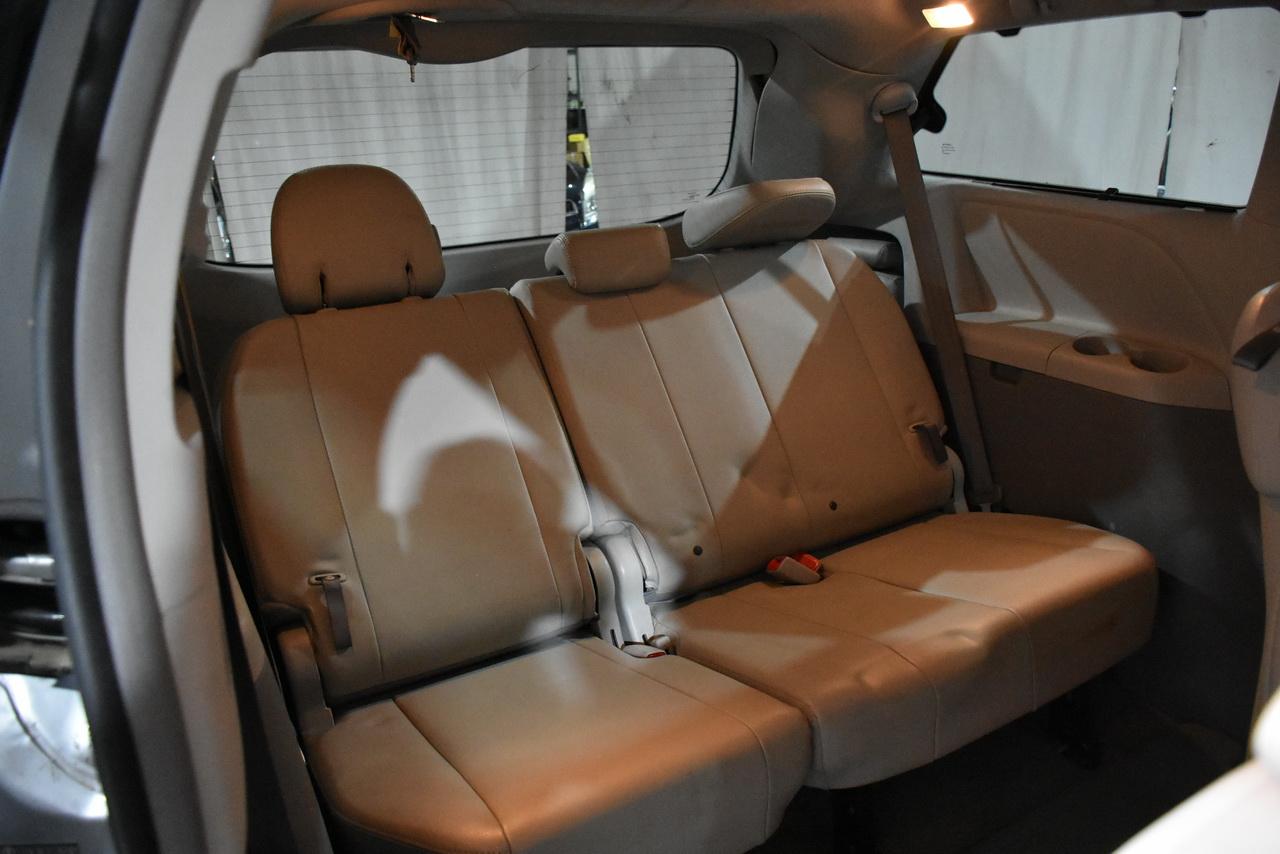 Toyota Sienna XLE FWD 8-Passenger V6 2012