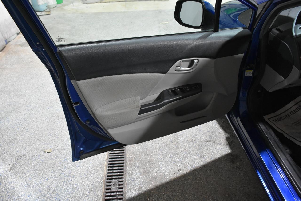 Honda Civic LX Sedan 5-Speed AT 2013