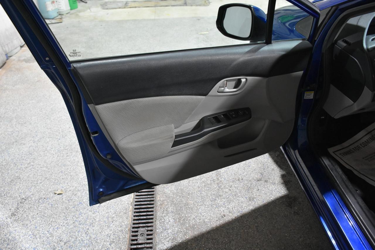 Honda Civic LX Sedan 5-Speed AT 2013