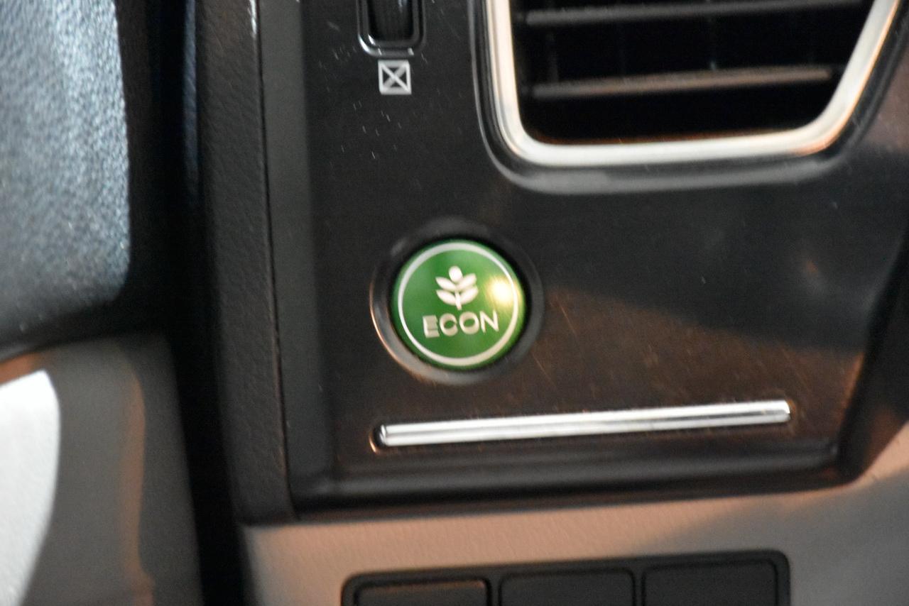 Honda Civic LX Sedan 5-Speed AT 2013