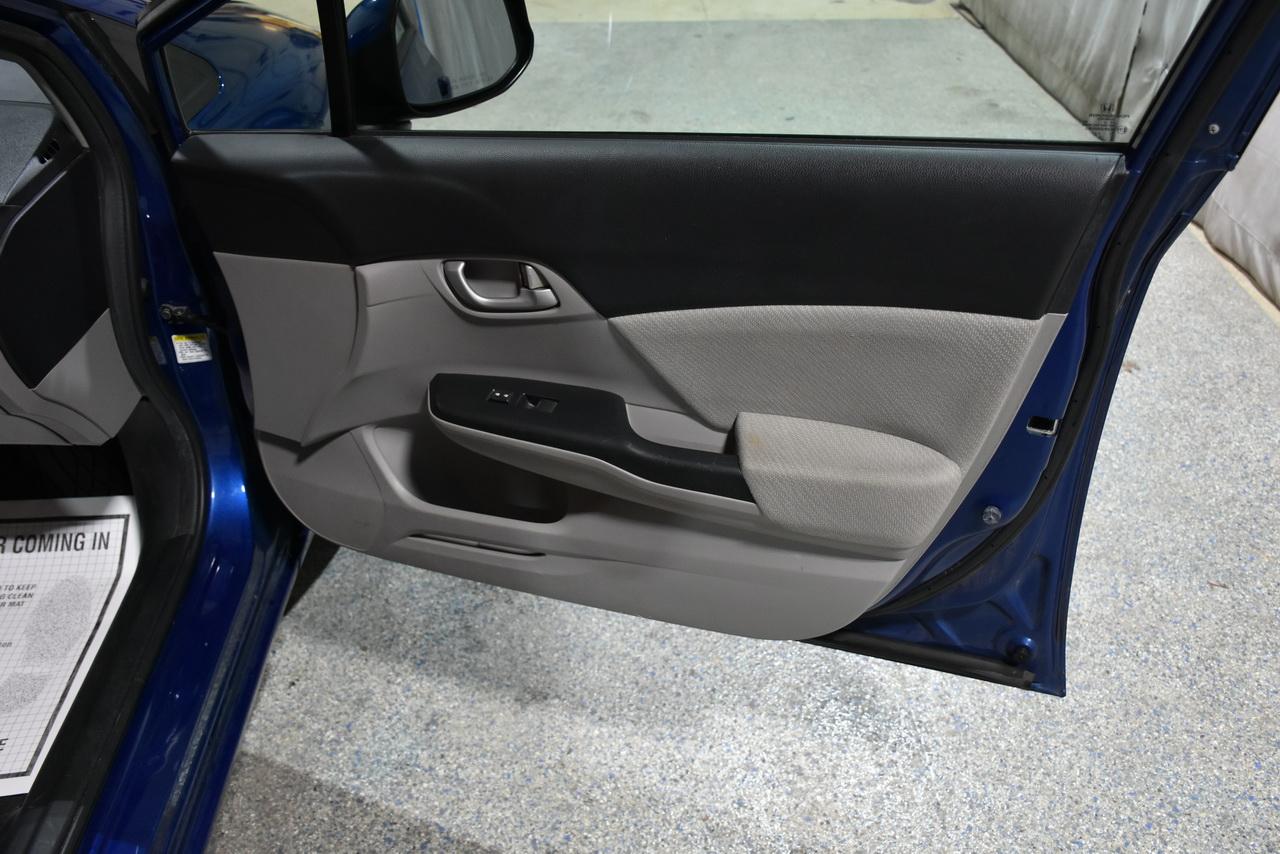 Honda Civic LX Sedan 5-Speed AT 2013