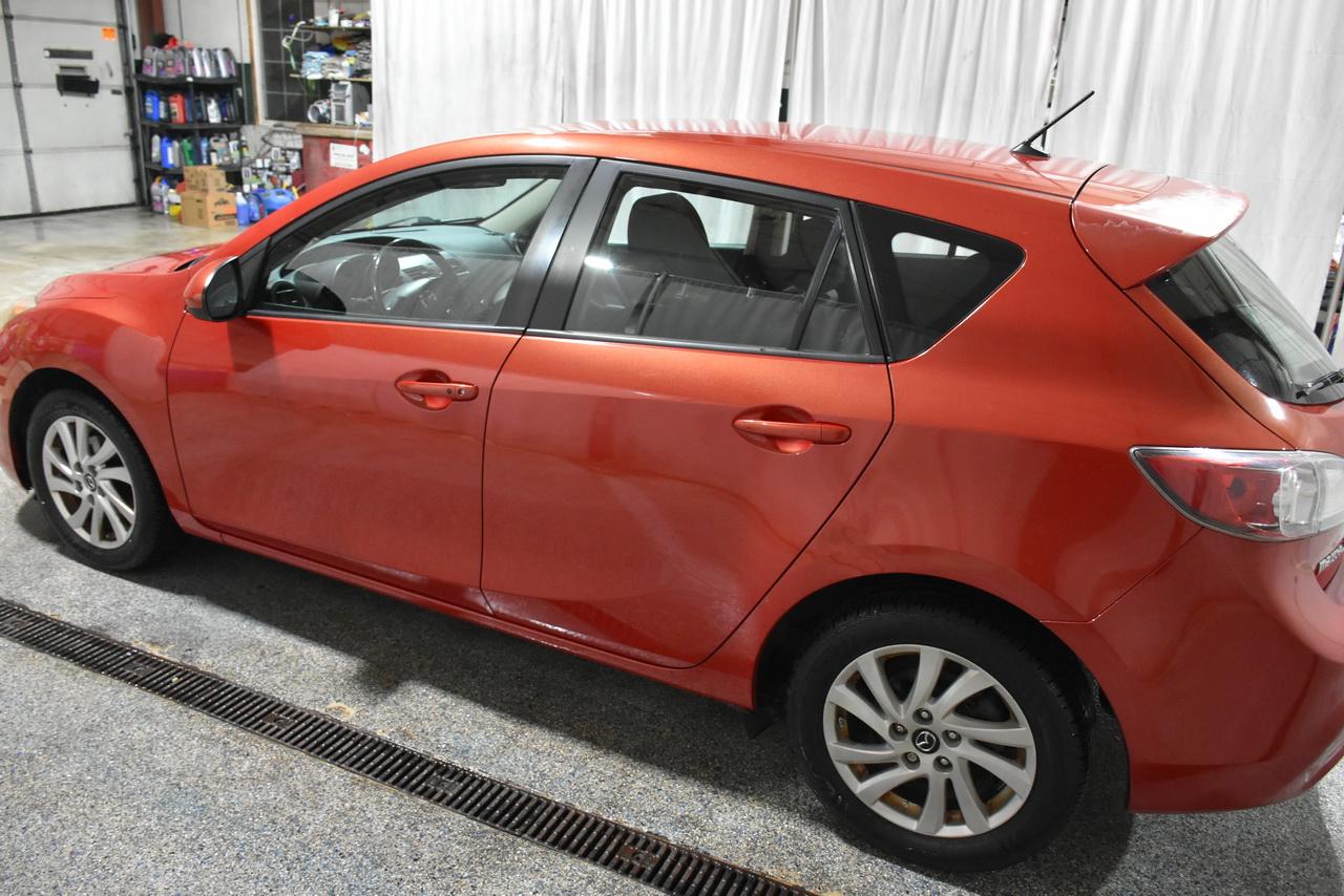Mazda MAZDA3 i Touring AT 5-Door 2013