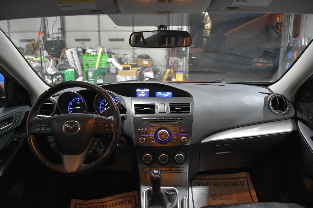 Mazda MAZDA3 i Touring AT 5-Door 2013