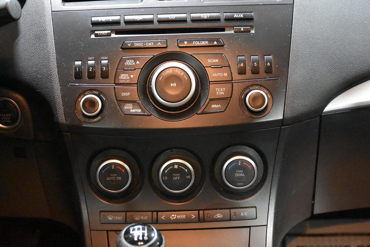 Mazda MAZDA3 i Touring AT 5-Door 2013
