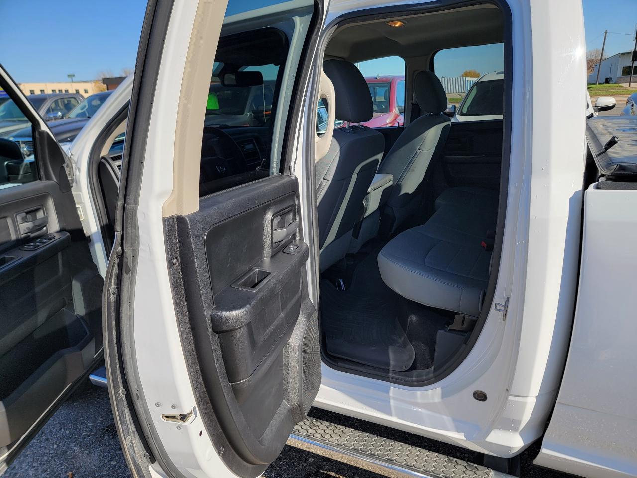 RAM 1500 ST Quad Cab 4WD 2014