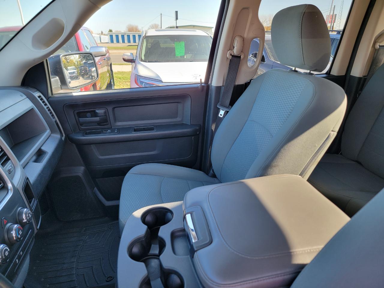 RAM 1500 ST Quad Cab 4WD 2014