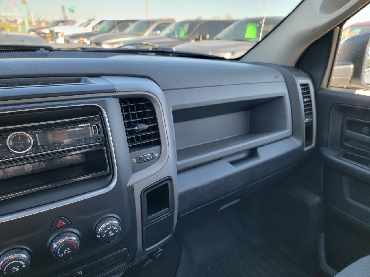 RAM 1500 ST Quad Cab 4WD 2014