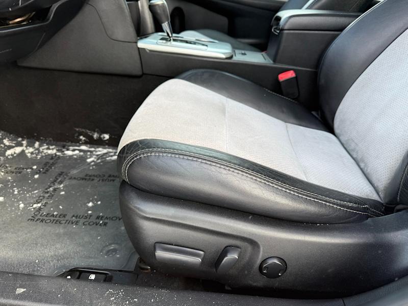 Toyota Camry SE V6 2012