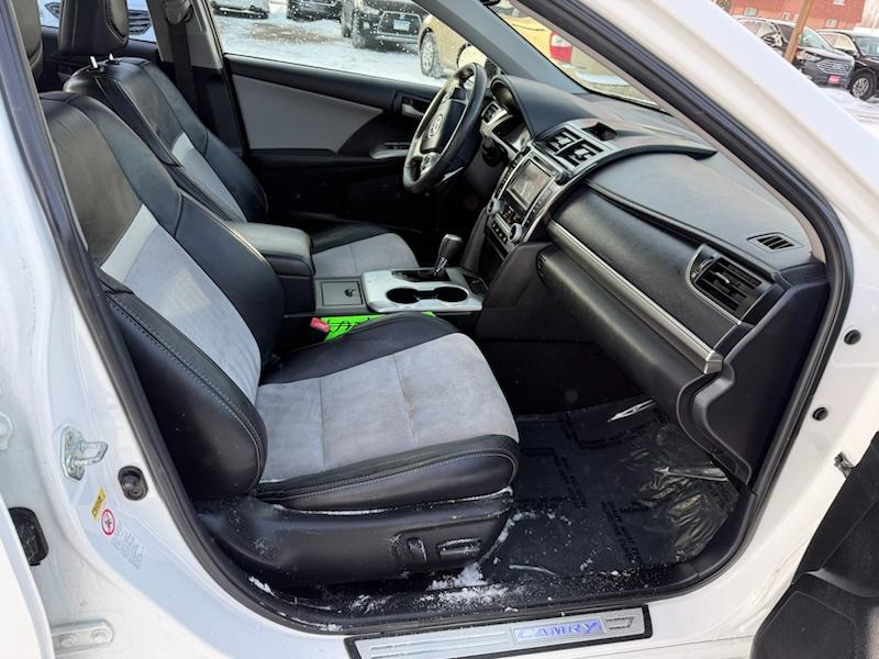 Toyota Camry SE V6 2012