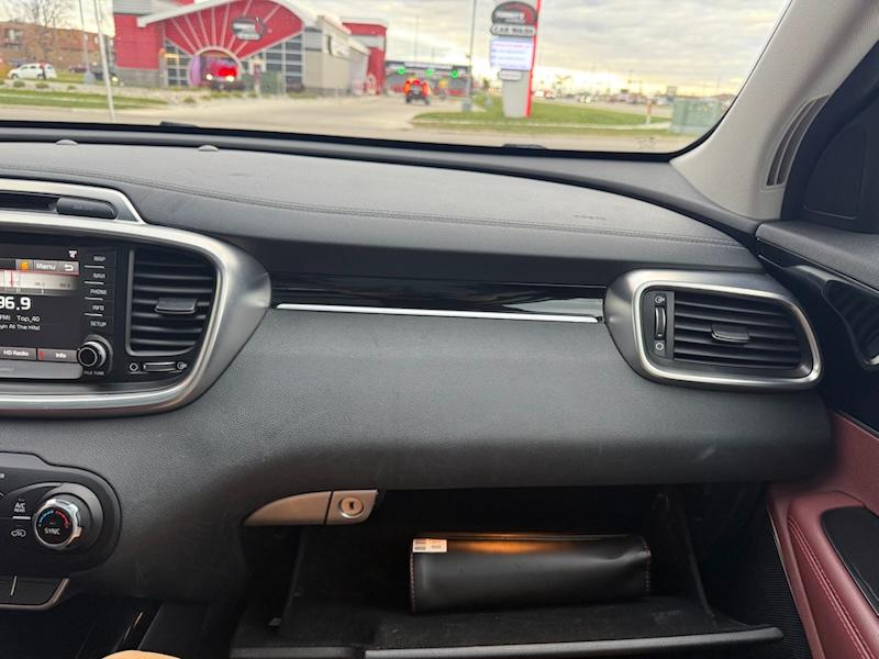 Kia Sorento SX V6 AWD 2017 Kia Sorento SX V6 AWD 2017