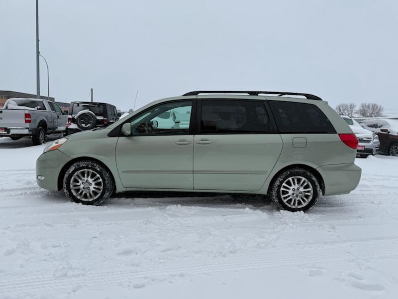Toyota Sienna XLE FWD 2010