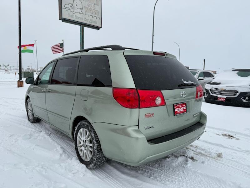 Toyota Sienna XLE FWD 2010