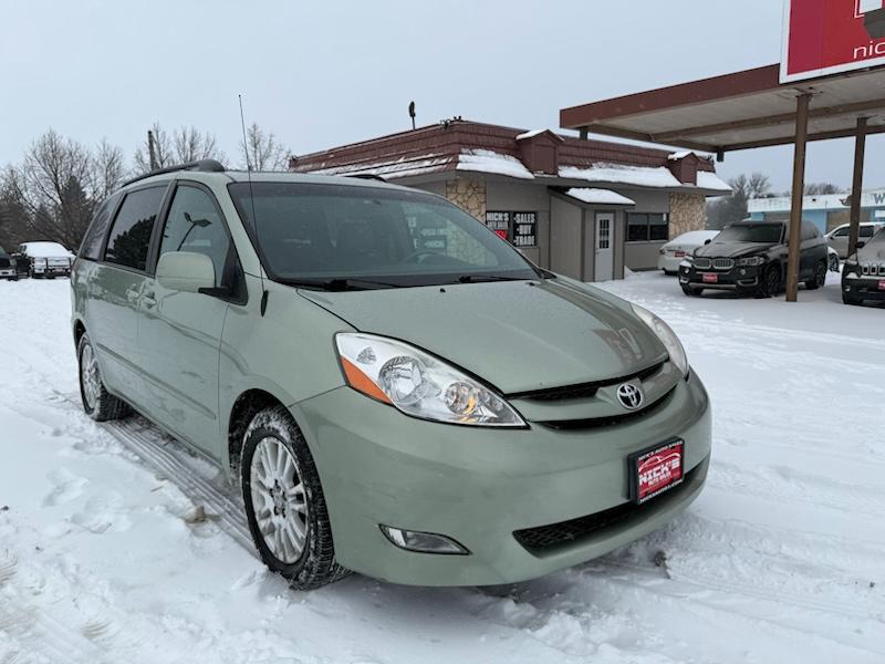 Toyota Sienna XLE FWD 2010