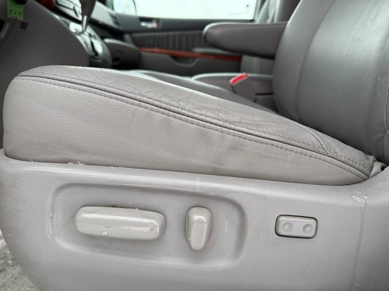 Toyota Sienna XLE FWD 2010