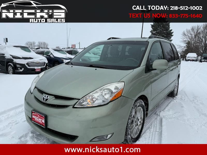 2010 Toyota Sienna XLE's photo